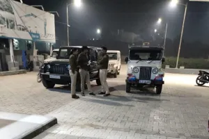 पेट्रोल-डीजल भरवा भागे कार सवार तीन जने