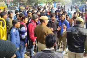 राजस्थान: पेपर आउट होने के विरोध में छात्रों ने किया रास्ता जाम