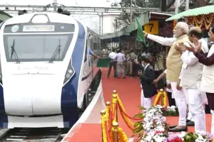 मोदी ने हावडा-न्यू जलपाईगुड़ी वंदे भारत एक्सप्रेस ट्रेन को हरी झंडी दिखाकर रवाना किया