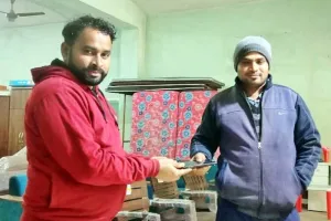 डेरा श्रद्धालू ने कीमती मोबाइल लौटाकर दिखाई ईमानदारी