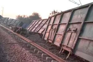 रोहतक के पास पटरी से उतरी मालगाड़ी, रेल आवागमन प्रभावित