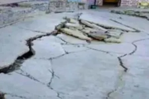 जोशीमठ: प्रभावितों के समर्थन में जुटी भीड़ का सरकार के विरोध में प्रदर्शन