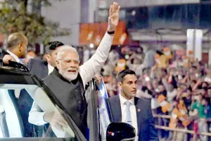 PM Modi का दिल्ली में मेगा रोड़ शो, सड़कों पर दिखी PM के प्रति दीवानगी