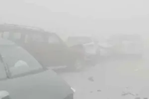 घने कोहरे के चलते चार वाहन आपस में टकराए, दो घायल
