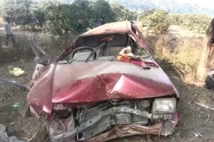 सिरसा: मेहना खेड़ा के पास सड़क किनारे पेड़ से टकराई कार, 2 वर्षीय बच्ची सहित 5 लोगों की मौत