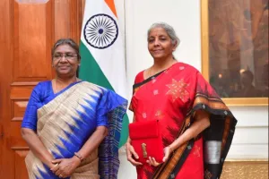 वित्त मंत्री निर्मला सीतारमण राष्ट्रपति से मिली, बजट को मिली औपचारिक मंजूरी