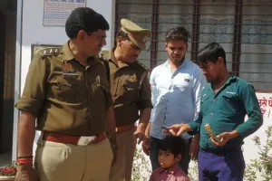 मासूम बच्ची पर प्राइवेट स्कूल की टीचर की बर्बरता, बाल उखाड़े