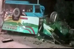 अमित शाह की रैली से लौट रहे 15 लोगों की दर्दनाक मौत, ट्रक ने 3 बसों को टक्कर मारी