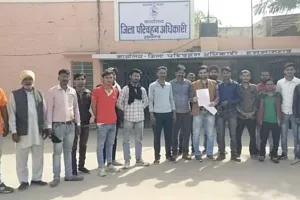 ई-रिक्शा चलाने के लिए परमिट जारी करने की मांग