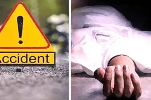 मथुरा में यमुना एक्सप्रेसवे पर बस पलटी, 3 मरे 17 घायल