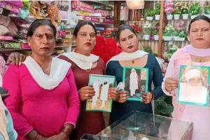 सुखदुआ समाज ने पूज्य गुरुजी को दी रंगों के त्योहार होली की बधाई