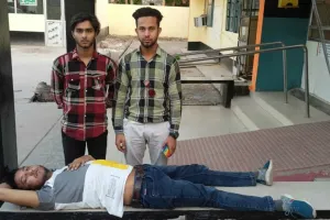 Bulandshahar News: तहसीलदार न्यायालय में पिस्टल की बट से हमला कर पिता-पुत्र को किया घायल, जांच में जुटी पुलिस
