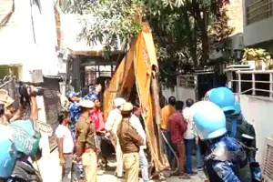 योगी की कसम…मिट्टी में मिलाने वाला एक्शन, चला बुलडोजर…