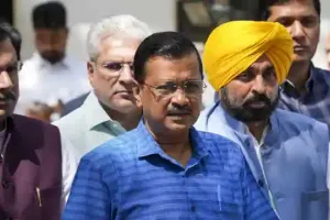 Arvind Kejriwal CBI News: सीबीआई दफ्तर पहुंचे केजरीवाल, धरने पर बैठे पंजाब सीएम भगवंत मान