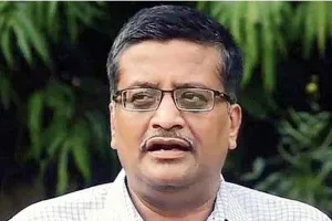 डीएलएफ लैंड डील विवाद में आईएएस अशोक खेमका की एंट्री
