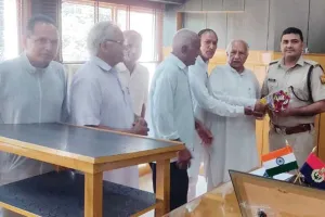 बेटियों के स्कूल के आगे से हटवाइये दारू का ठेका
