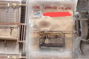 लापरवाही के चलते नगर पालिका द्वारा लगाए गए पानी के फ्रीजर बने शोपीस