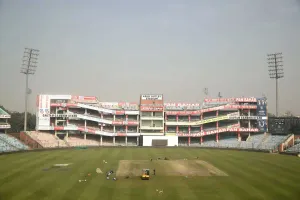 DC vs MI Pitch Report: पहली जीत की तलाश में उतरेगी दिल्ली और मुम्बई, टॉस होगा…जानें क्या कहते हैं स्टेडियम के आंकड़े