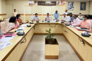 बच्चों के स्वास्थ्य के लिए टीकाकरण जरूरी: डीएम