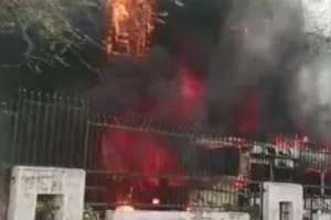 Gurugram में दो स्कूल बसों में भयंकर आग, कड़ी मशक्कत के बाद पाया काबू