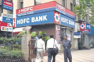 HDFC Bank share price: एचडीएफसी बैंक के शेयर 2 फीसदी धड़ाम, तिमाही रिजल्ट ने बढ़ाई निवेशकों की चिंताएं