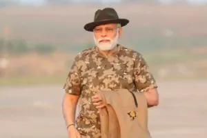 PM Modi: काली टोपी, खाकी पैंट और प्रिंटेड टी-शर्ट… टाइगर रिजर्व जाने से पहले कुछ इस अंदाज में नजर आए पीएम