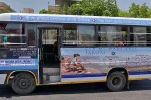 चलती आरटीवी बस में यात्रियों से कथित तौर पर लूटपाट