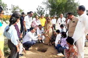 रतनपुरा के महात्मा गांधी विद्यालय में लगाए पौधे
