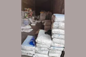 गोदाम से 3 टन प्रतिबंधित प्लास्टिक के लिफाफे जब्त