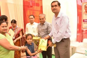 स्कूल चलो अभियान का डीएम ने किया शुभारंभ