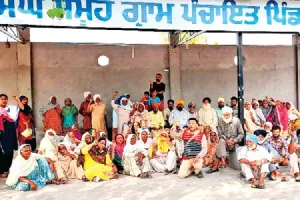 200 जरूरतमंद परिवारों ने गेहूं न मिलने पर सरकार के खिलाफ की नारेबाजी