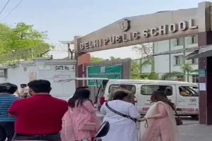 Delhi Public School: स्कूल को बम से उड़ाने की धमकी, मचा हड़कंप