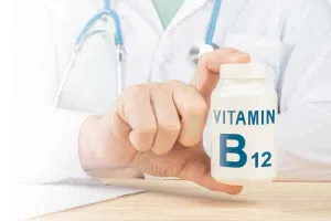 विटामिन बी12 की कमी के लक्षण, शरीर के कई हिस्सों में होते हैं चौकाने वाले बदलाव