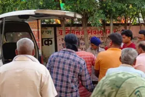 नीलगाय ने बाइक में मारी टक्कर, पत्नी की मौके पर मौत