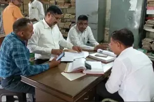 Bhiwani : सीएम फ़्लाइंग की छापेमारी में कानूनगो व पटवारी मिले नदारद