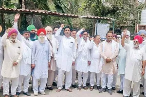 कैनाल में पानी कम होने से किसानों में आक्रोश