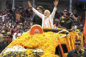 जय बजरंग बली के नारों के बीच मोदी ने किया बेंगलुरु में दूसरे दिन का विशाल रोड शो