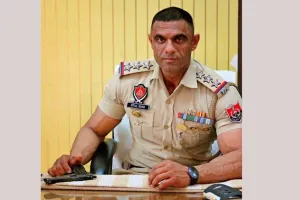 पुलिस ने नशीला पदार्थ जब्त कर एक महिला समेत चार को किया गिरफ्तार