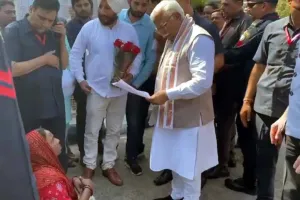 …जब दिव्यांग को देख मुख्यमंत्री ने रुकवाया काफिला !