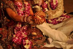 चंद घंटे की खुशियाँ फिर बिछी ‘मौत की बिसात’ अपनों ने ही डाला मुंह में तेजाब