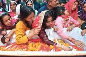 पत्नी ने लाल जोड़ा पहन दी अंतिम विदाई | Martyr Arvind Kumar