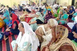 Meerut : ‘‘सतगुरू हमको प्यार दिया इतना’’ भजन पर झूमी साध-संगत