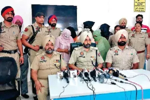 घर में दाखिल होकर महिला से की मारपीट, लूटे गहने, 6 गिरफ्तार