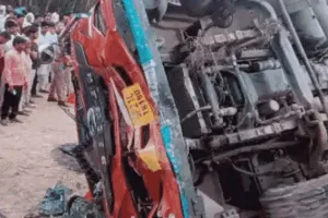 Road Accident Moradabad: कैंटर ने टाटा मैजिक को मारी टक्कर, 10 की मौत, बुआ की बेटी की शादी में जा रहे थे सभी