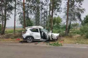 रोहतक में कैंटर और कार की टक्कर में पुत्री सहित जूनियर कोच की मौत