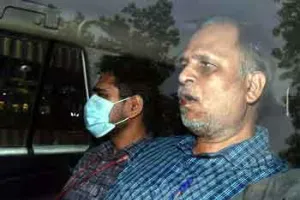 सत्येंद्र जैन की तिहाड़ में बिगड़ी तबीयत, सफदरजंग में दाखिल