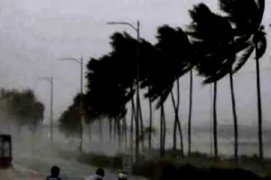 हरियाणा में तूफान के बाद आई बारिश बिजली गुल, लोग परेशान