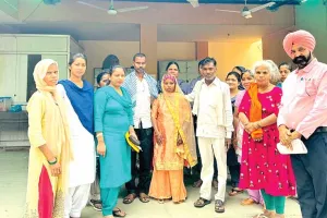 घर से 1500 किमी. दूर आ गई लापता महिला को डेरा श्रद्धालुओं ने परिवार से मिलवाया