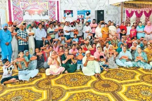 ‘पक्षी उद्धार’ मुहिम के तहत बांटे पानी वाले सकोरे