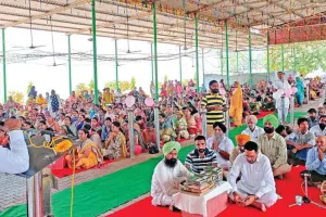 फादर्स डे: ब्लाक स्तरीय नामचर्चा में साध-संगत ने गाया गुरूयश